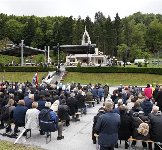 Biskup Bogdan predvodio misu za žrtve bleiburške tragedije i Križnoga puta hrvatskoga naroda u Maclju